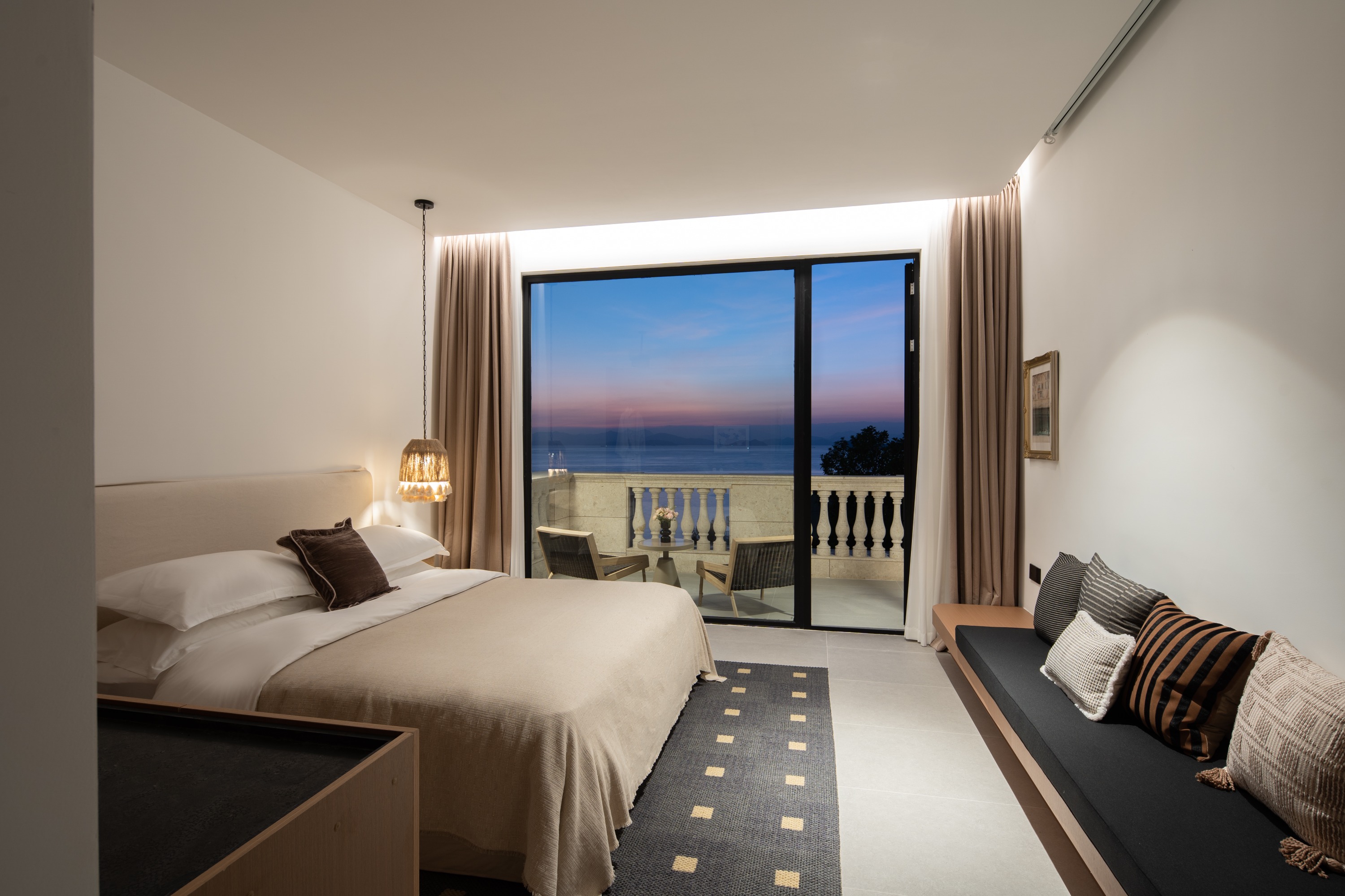 Dome Terrace Pool King Room