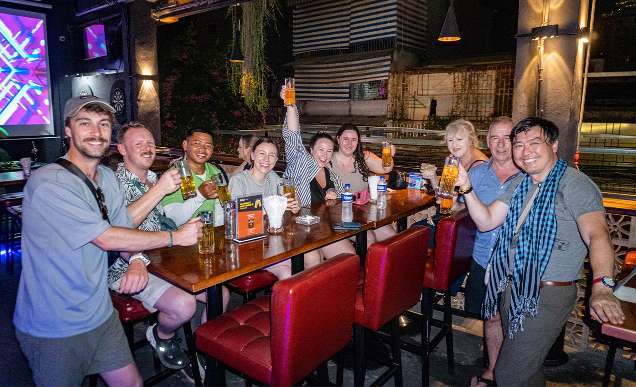 在返回飯店前，到Backstreet酒吧品嚐美味清爽的雞尾酒或當地精釀啤酒，盡情享受微醺之夜。
