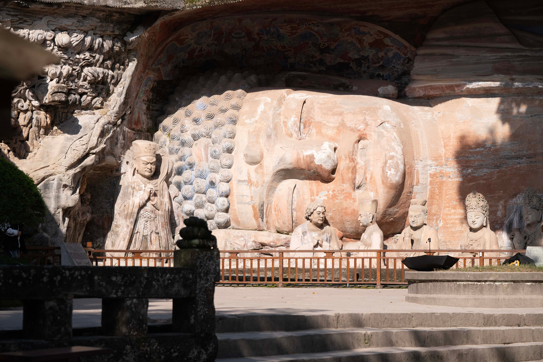 Half-body reclining Buddha, the boundless artistic conception of Buddhism