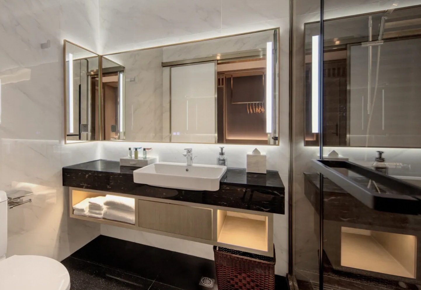 Business King Room Reference Image
