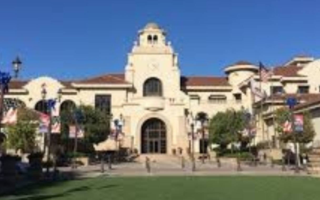 Wilson Creek Winery & Harveston Lake Day Tour from Los Angeles