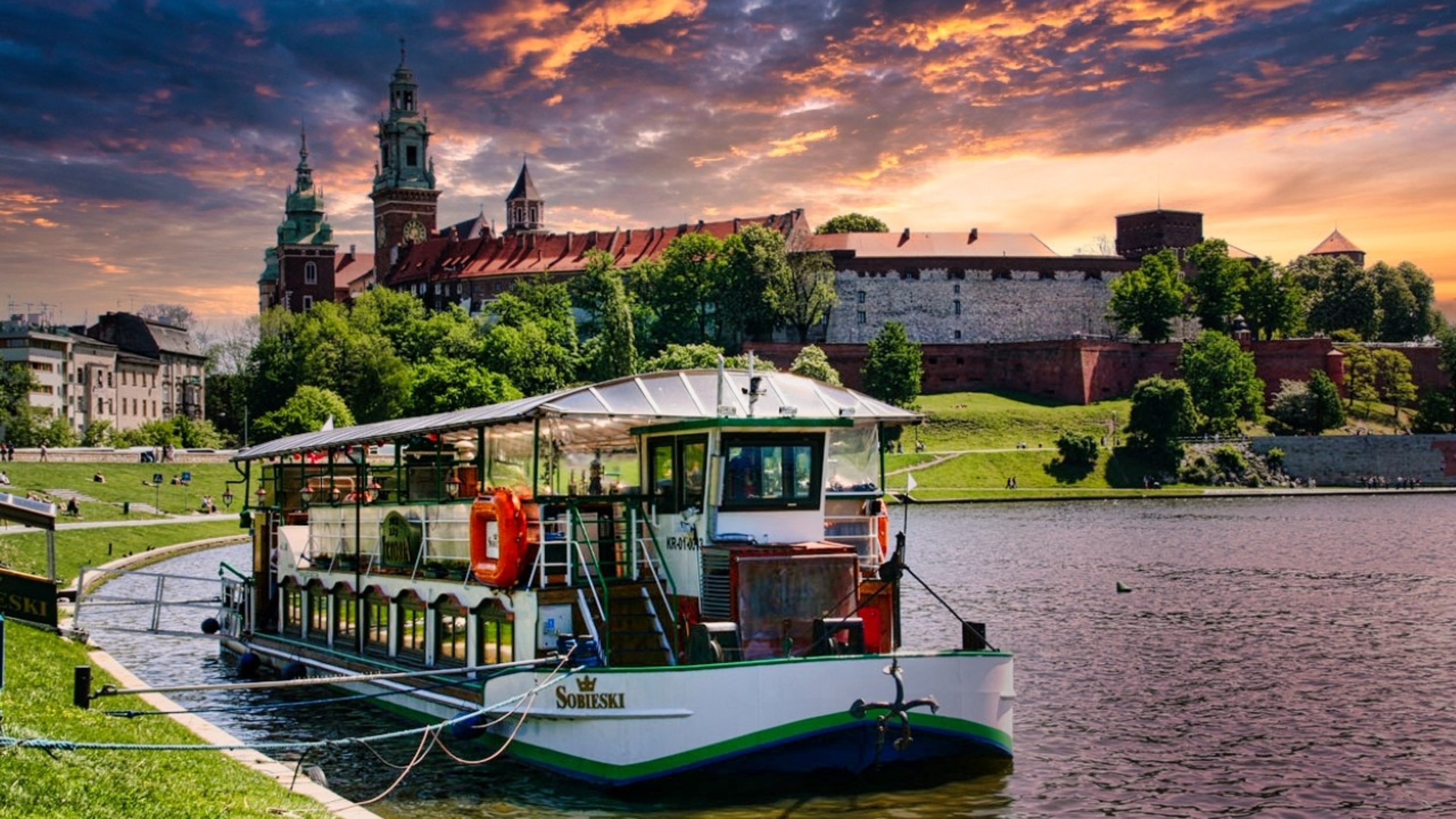 Vistula River cruise experience in Krakow