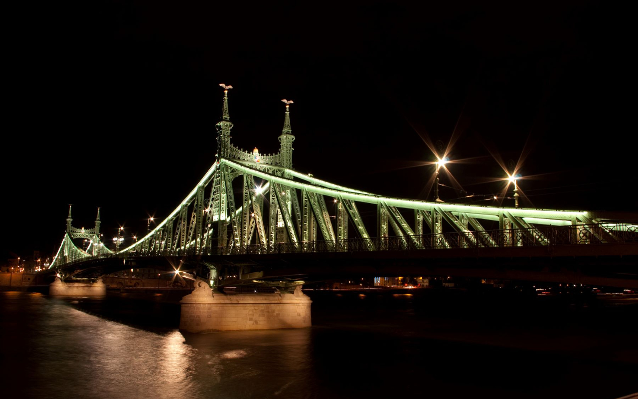 Marvel at the spectacular lights of the famous Liberty Bridge spanning the beautiful Danube