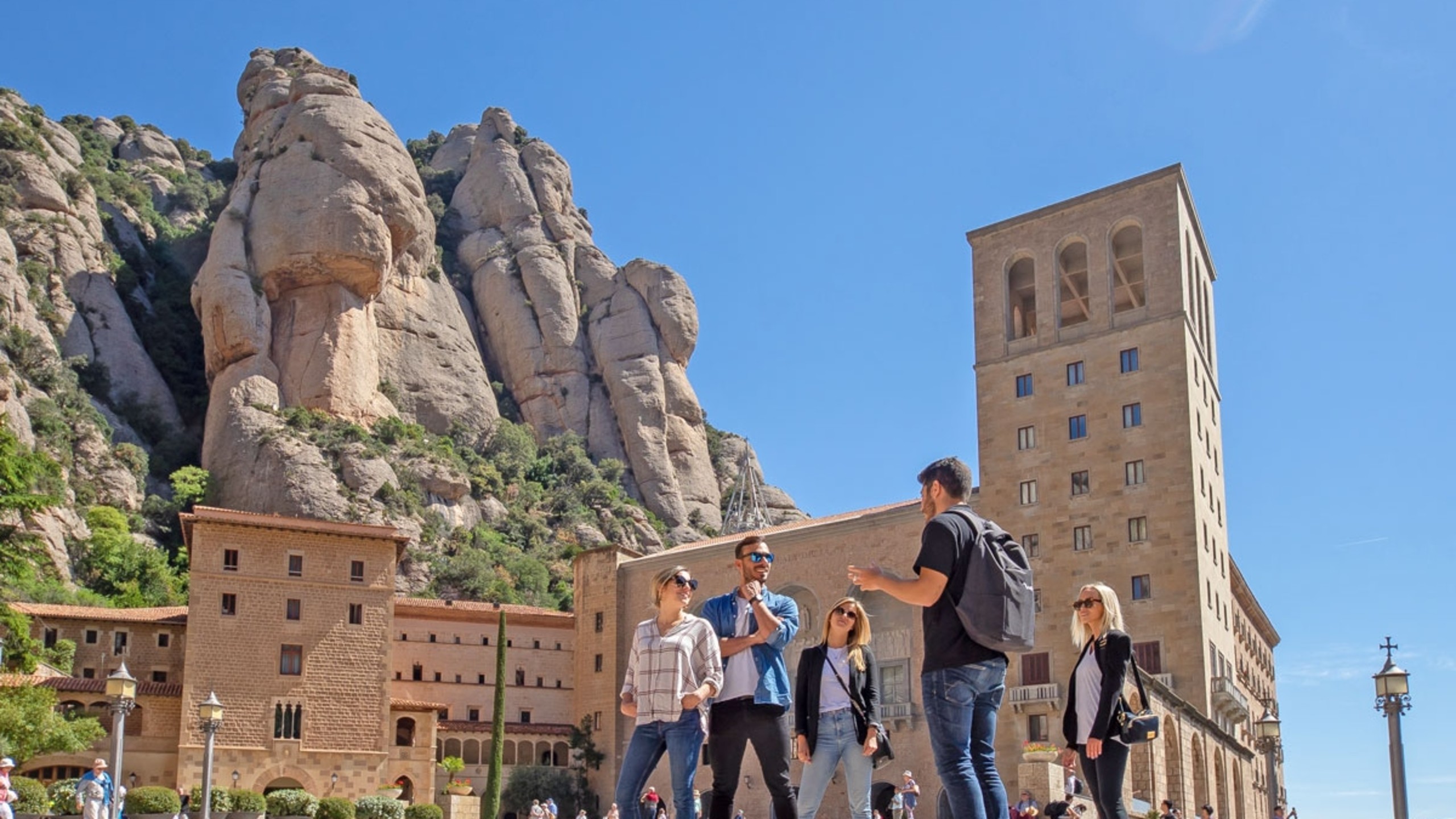 3 in 1: Montserrat, Girona, and Costa Brava tour from Barcelona