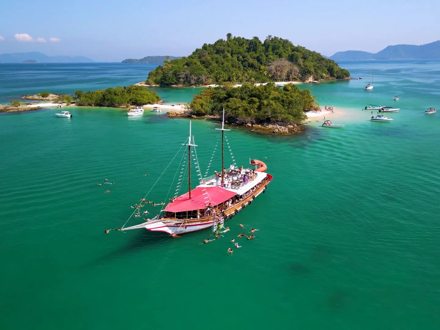 Angra dos Reis Full-Day Boat Tour with Ilha Grande