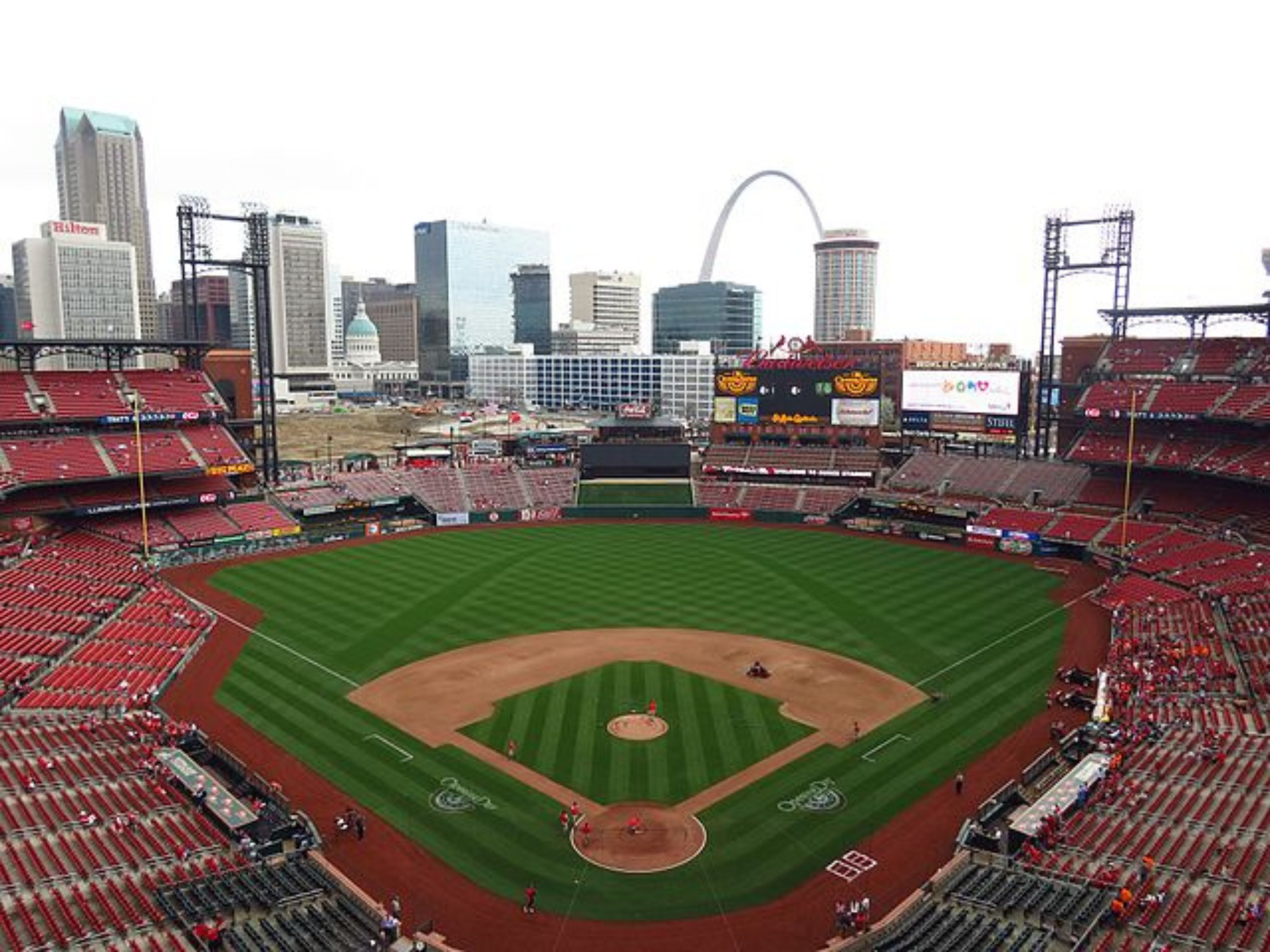 Бейсбольный матч St. Louis Cardinals на Busch Stadium