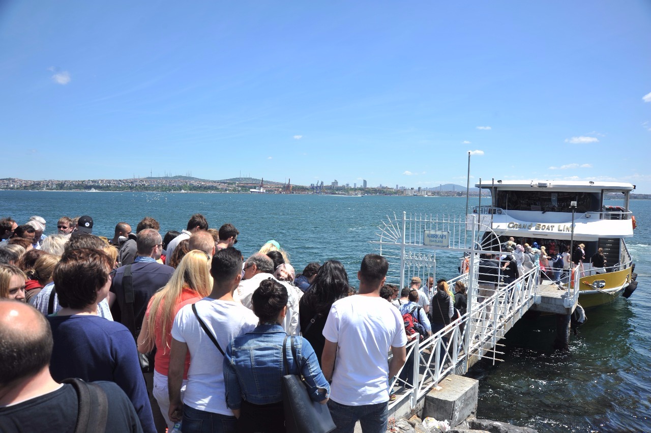 Istanbul Bosphorus Boat Cruise Tour MORNİNG or SUNSET )