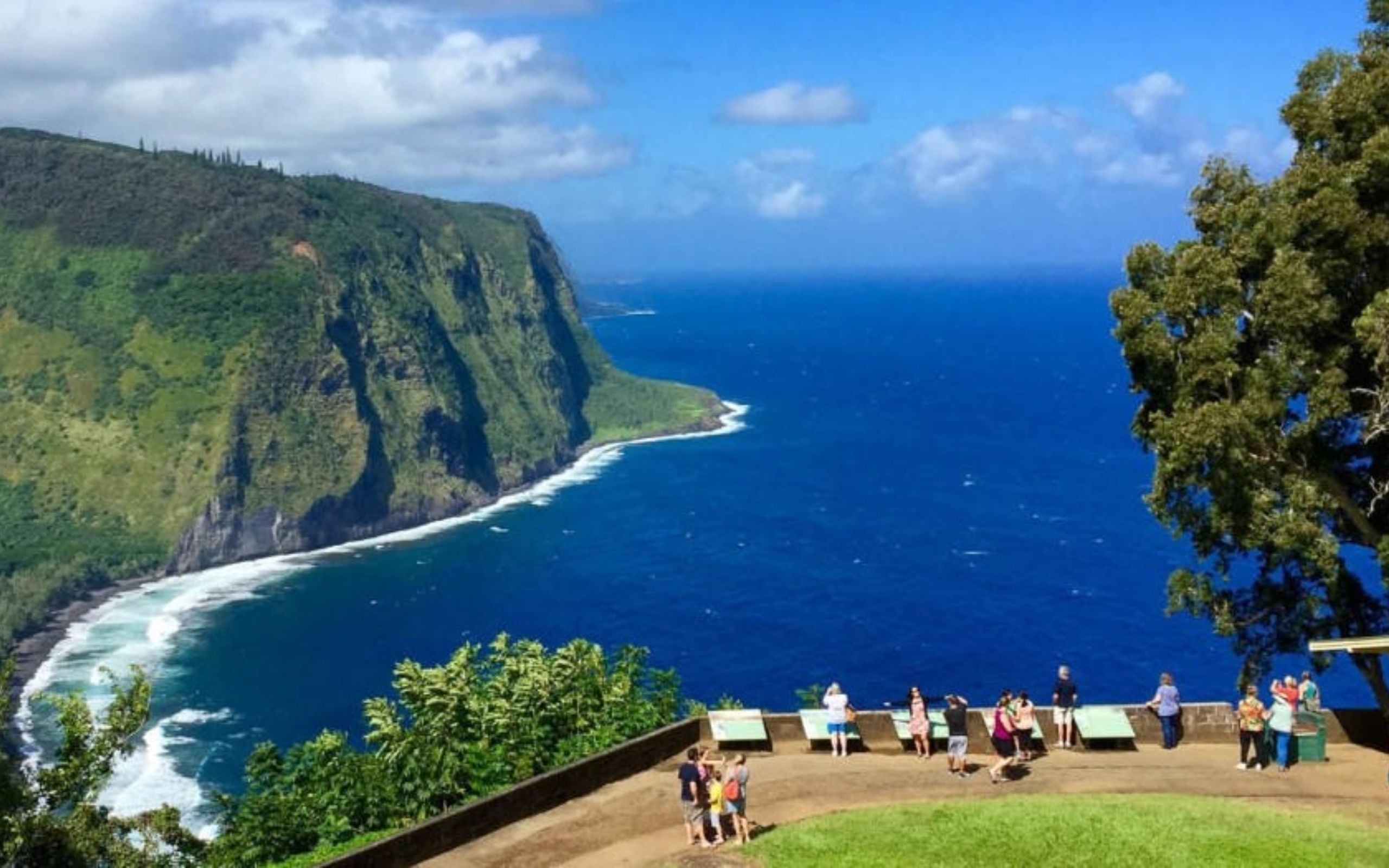 凝視懷皮奧山谷雄偉的懸崖與壯麗海景，為您的海島探險劃下完美句點。