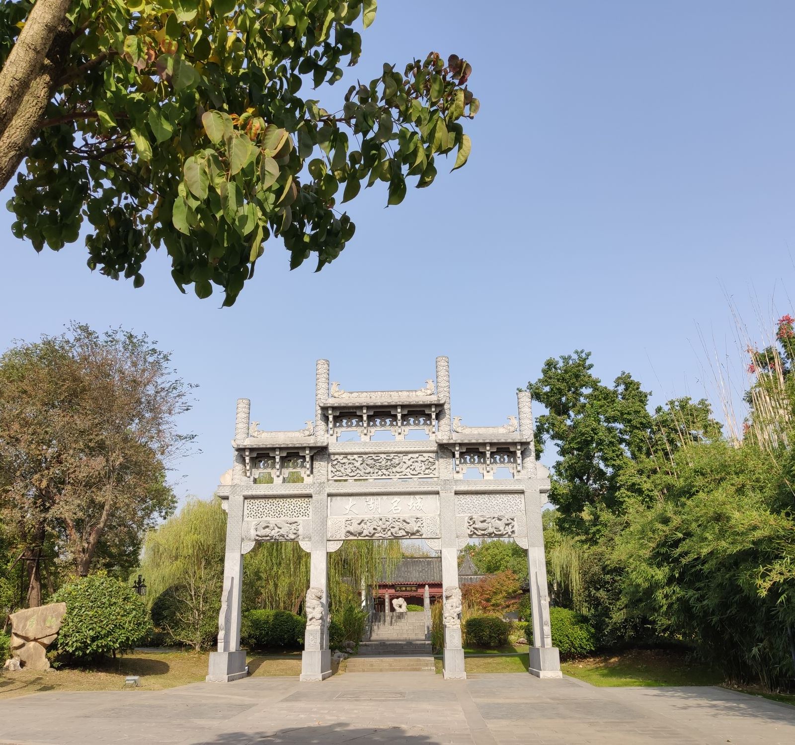 園林石牌坊，古樸典雅