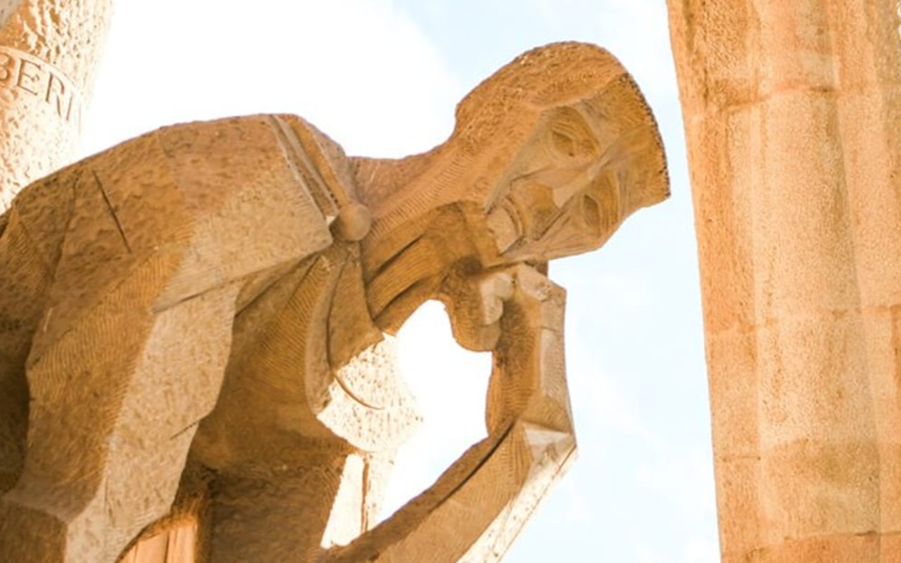 聖家堂高聳的塔樓,展現了高第富有遠見的設計和非凡的建築抱負。 聖家堂高聳的塔樓,展現了高第富有遠見的設計和非凡的建築抱負。