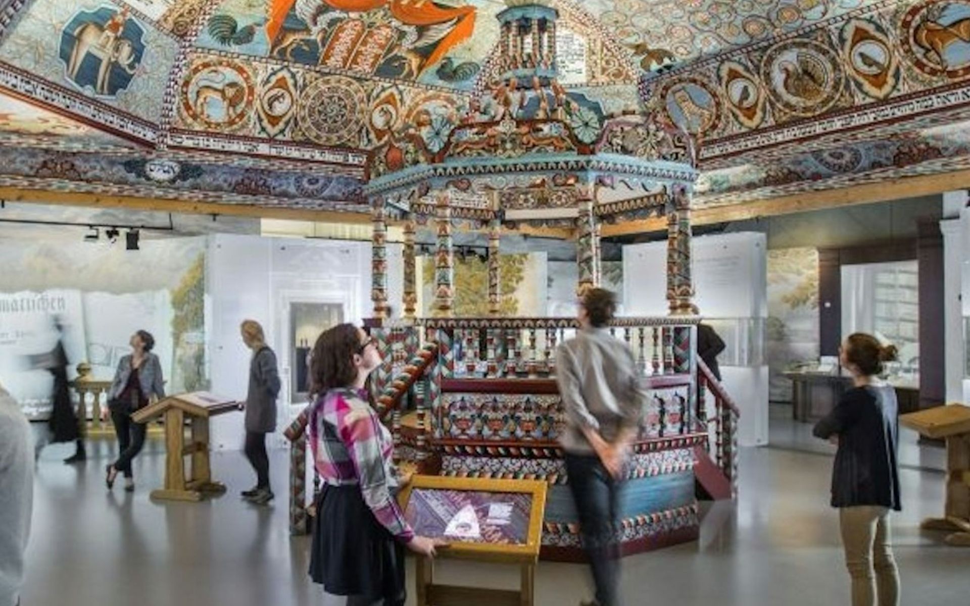 走進一個充滿豐富歷史和引人深思故事的世界