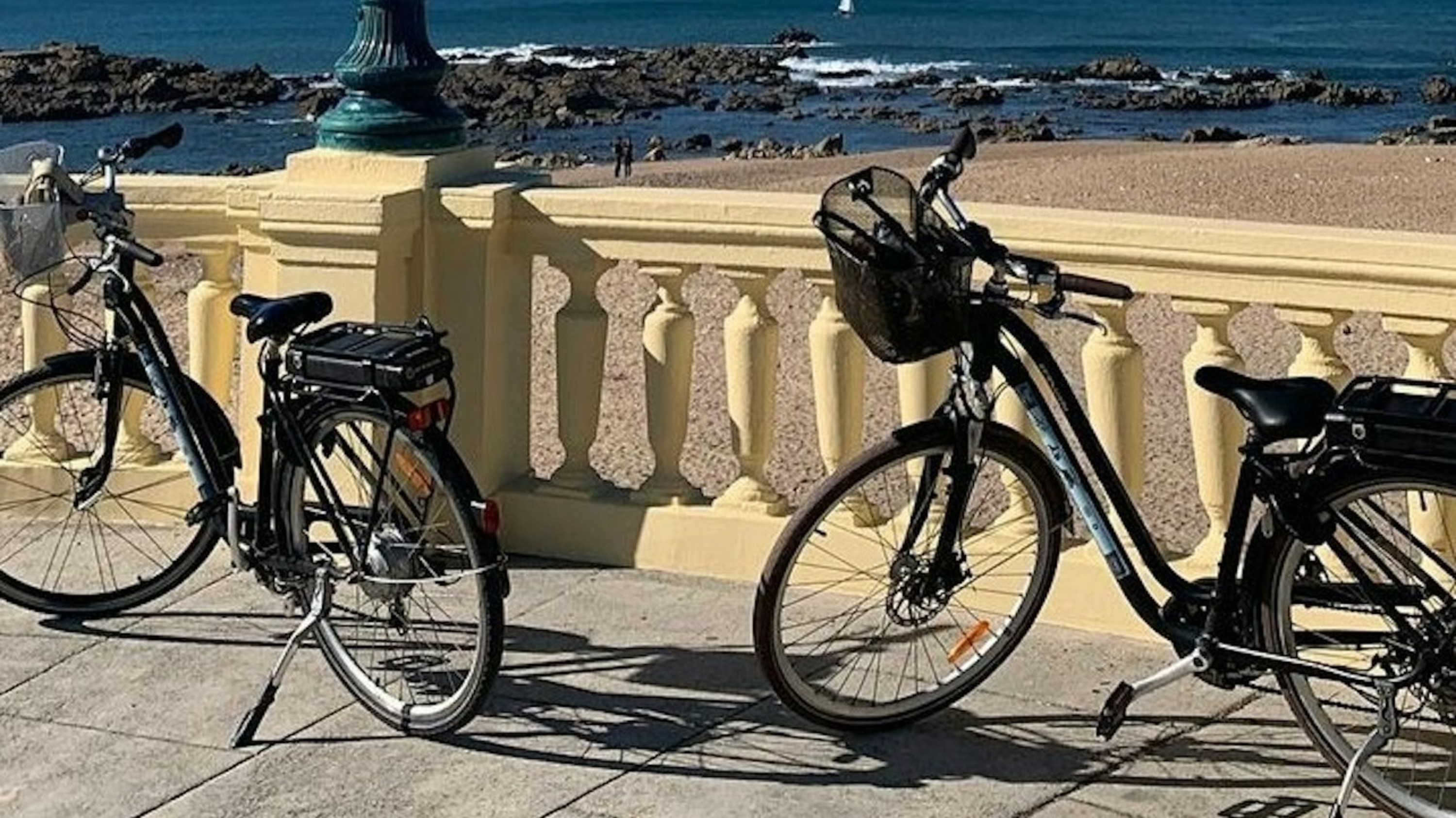 Bike rental with optional e-Bike upgrade experience in Porto 