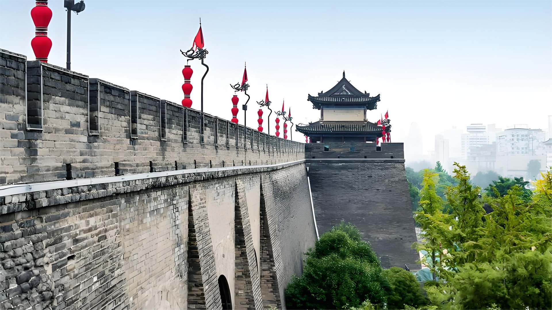 巍峨屹立的明代軍事防禦體系，以13.7公里的完整閉環承載千年古都的厚重記憶