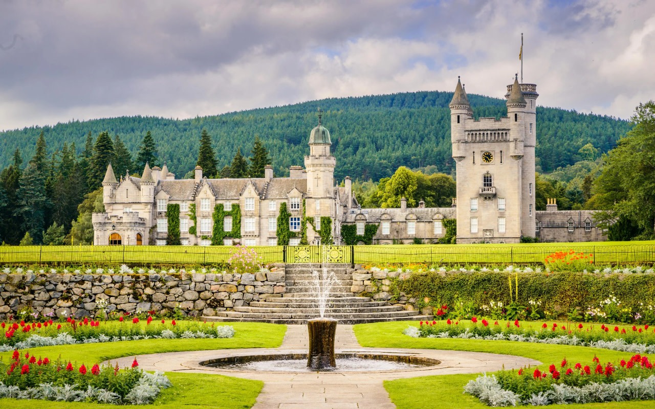 Balmoral Castle & Falls of Feugh Full-Day Small Group Tour