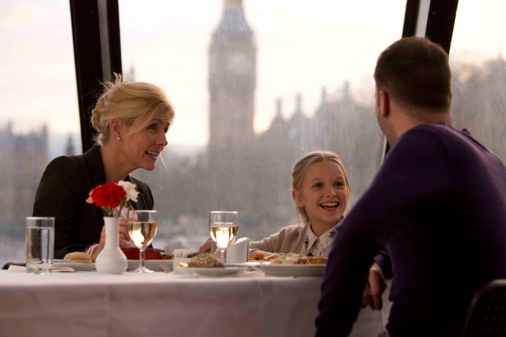thames cruise and meal