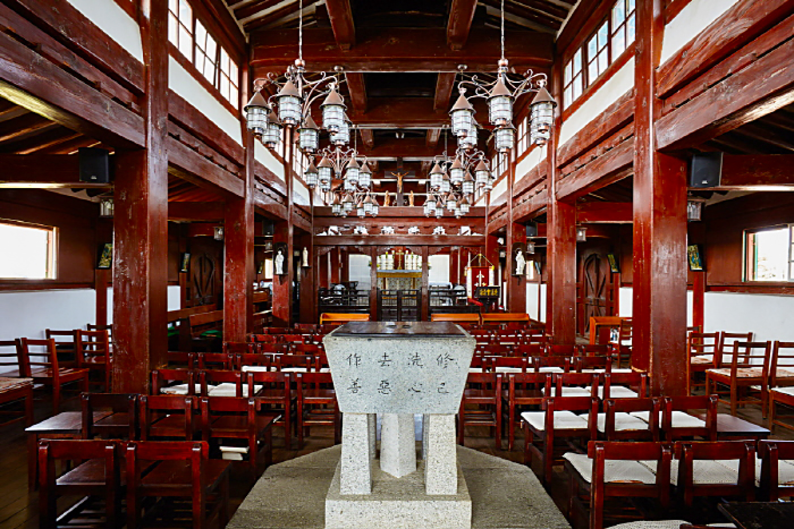 飯店坐落在風景秀麗的江華島，環境靜謐安寧，是歷史愛好者、建築愛好者和尋求靜謐拍照地的遊客的熱門去處。