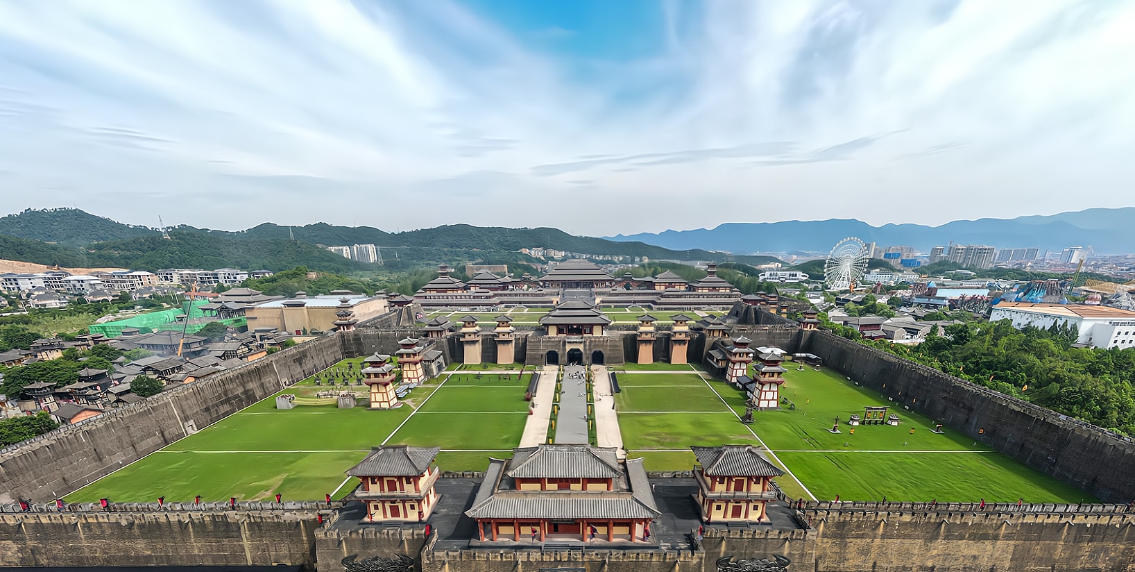 杭州往返金華橫店影視城一日遊：秦王宮+明清宮苑+廣州街香港街
