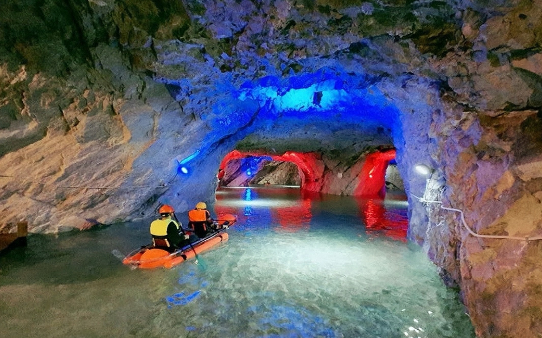 Daemisan Akeobong & Hwarok Cave (Jade Cave) One-day Kayaking & Cultural Tour