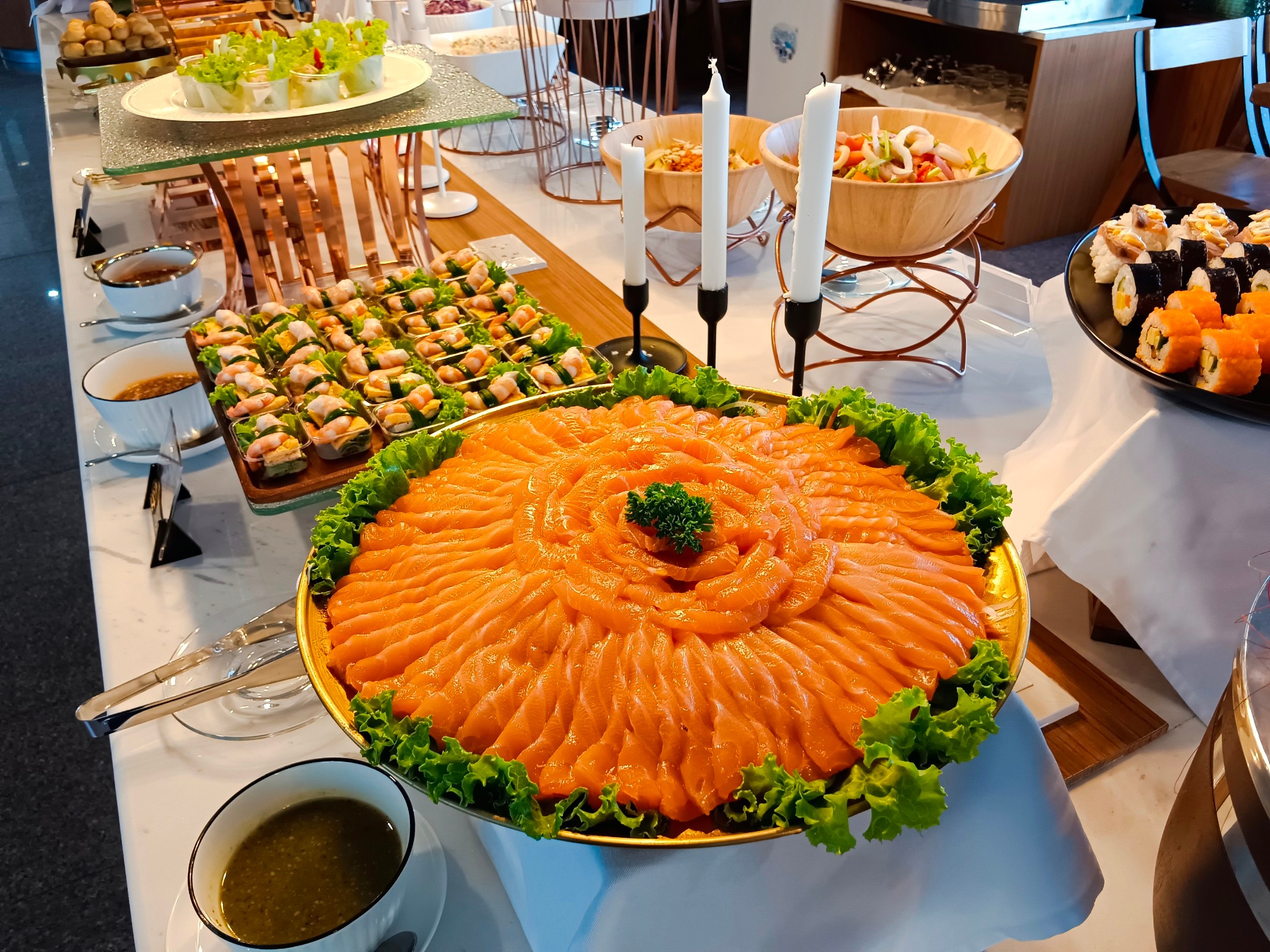 New Horizon Cruise: Elegant Dinner Cruise on Bangkok's Chao Phraya R