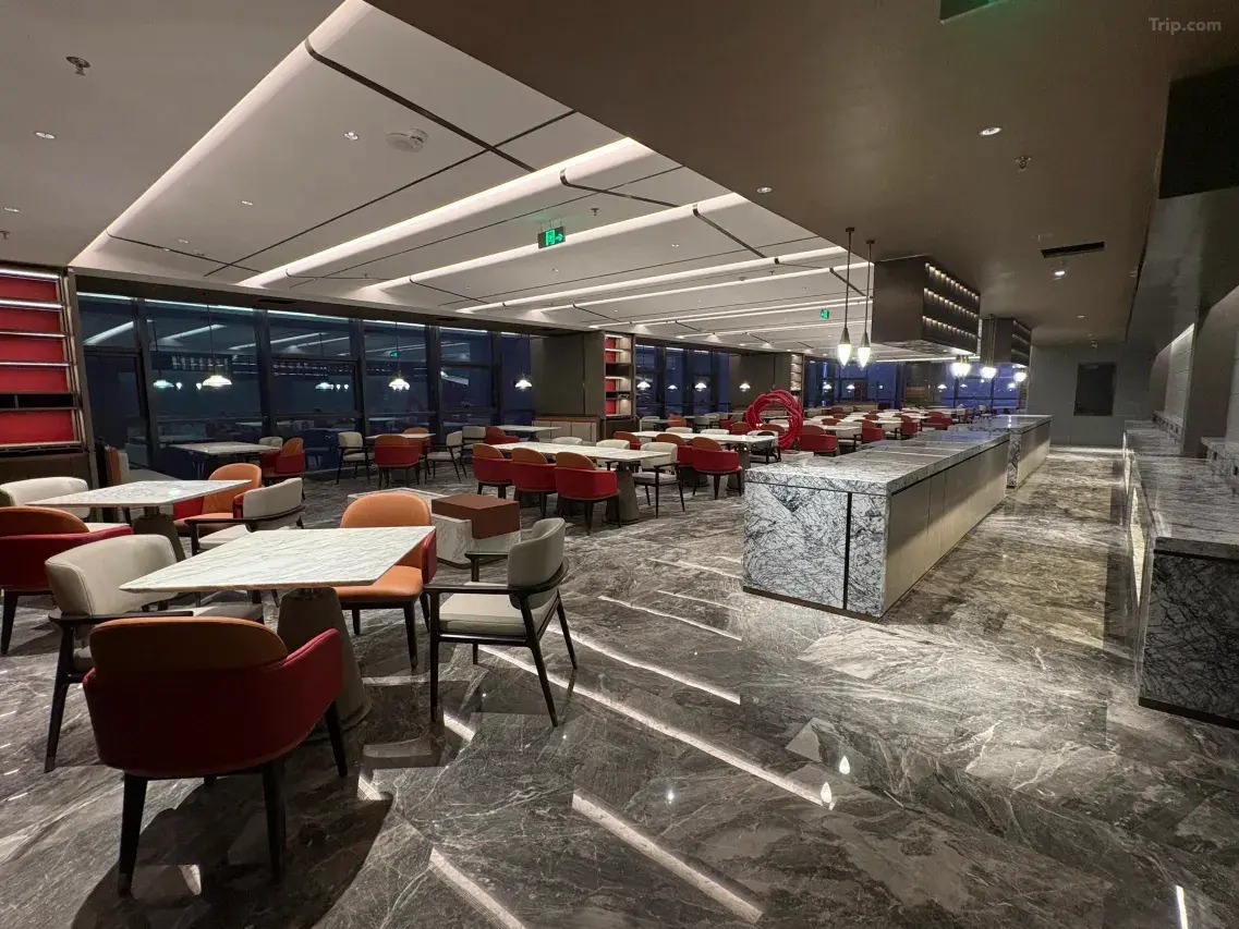 [Near May First Square] Elegant Hotel (Flagship Store) Accommodation Package at Changsha May First Square IFS International Finance Center