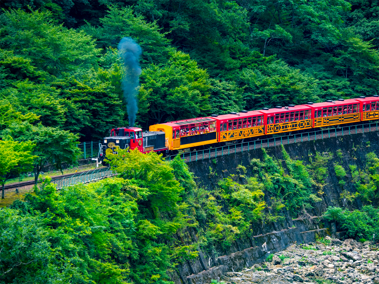 京都寶藏之旅 | 三千院（6/7月可賞繡球花） & 嵐山深度悠閒一日遊，嵯峨野小火車、竹林漫步、足湯溫泉暖身心|大阪或京都上下車