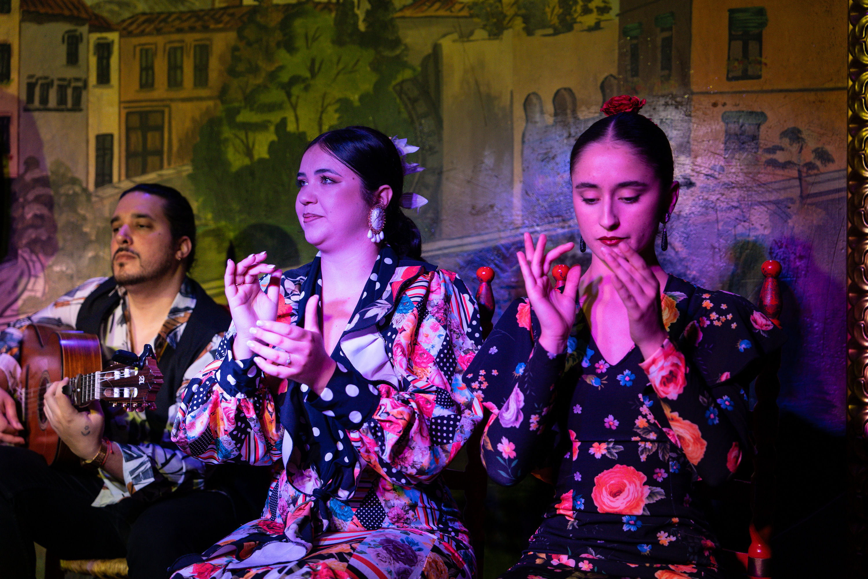 沉浸在佛朗明哥的熾熱世界中,感受傳統與激情的魅力! 沉浸在佛朗明哥的熾熱世界中,感受傳統與激情的魅力!