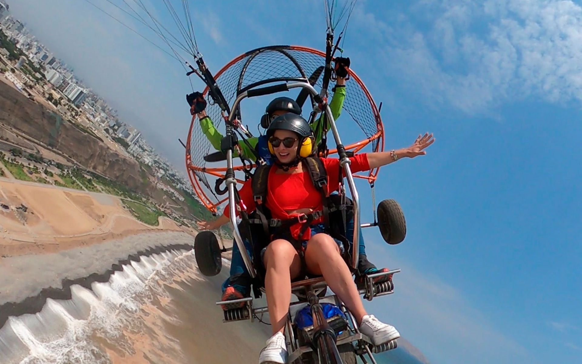 Powered Paragliding Experience Over Costa Verde in Lima
