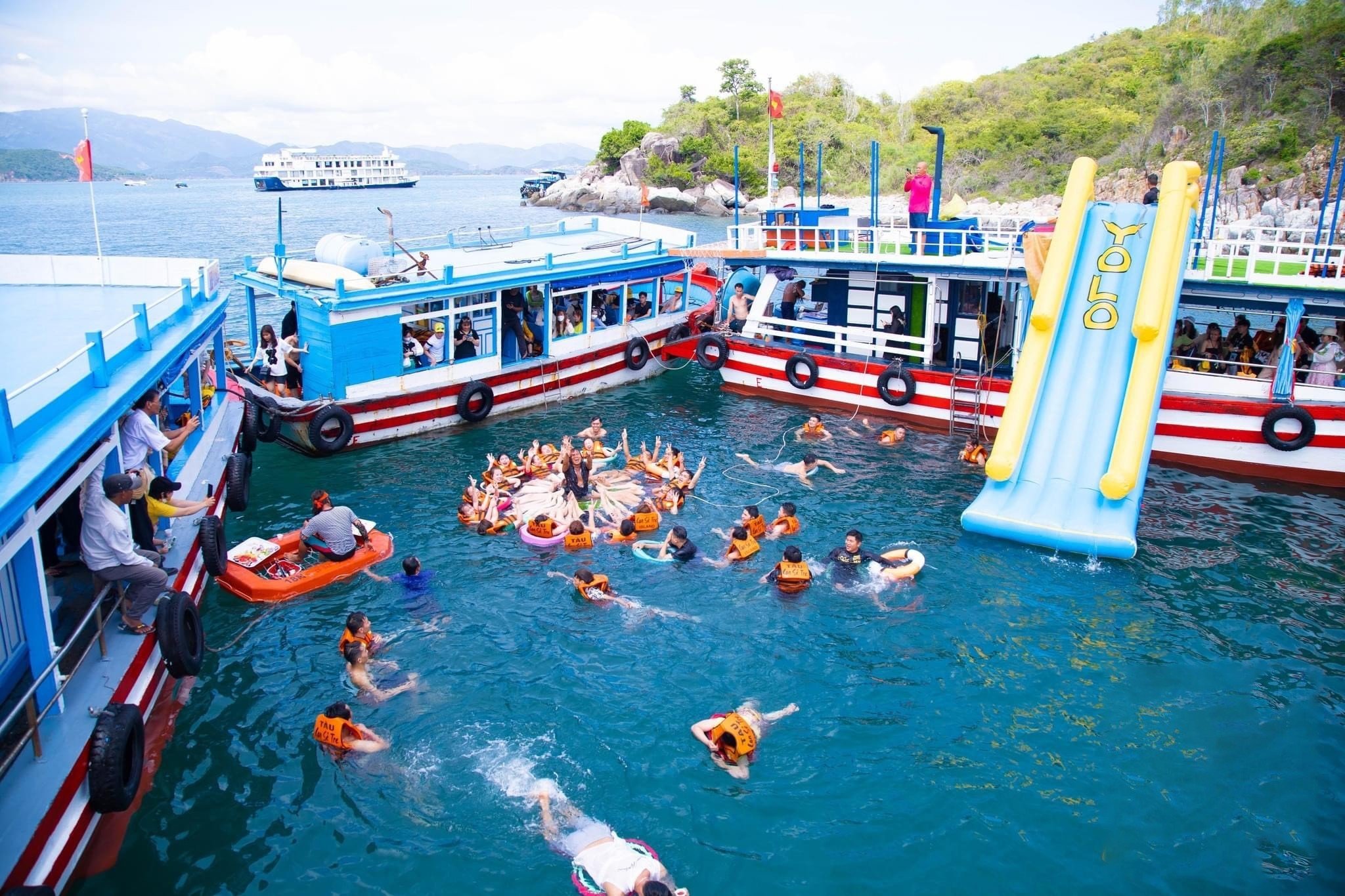 芽莊 Floating Bar船派對跳島遊