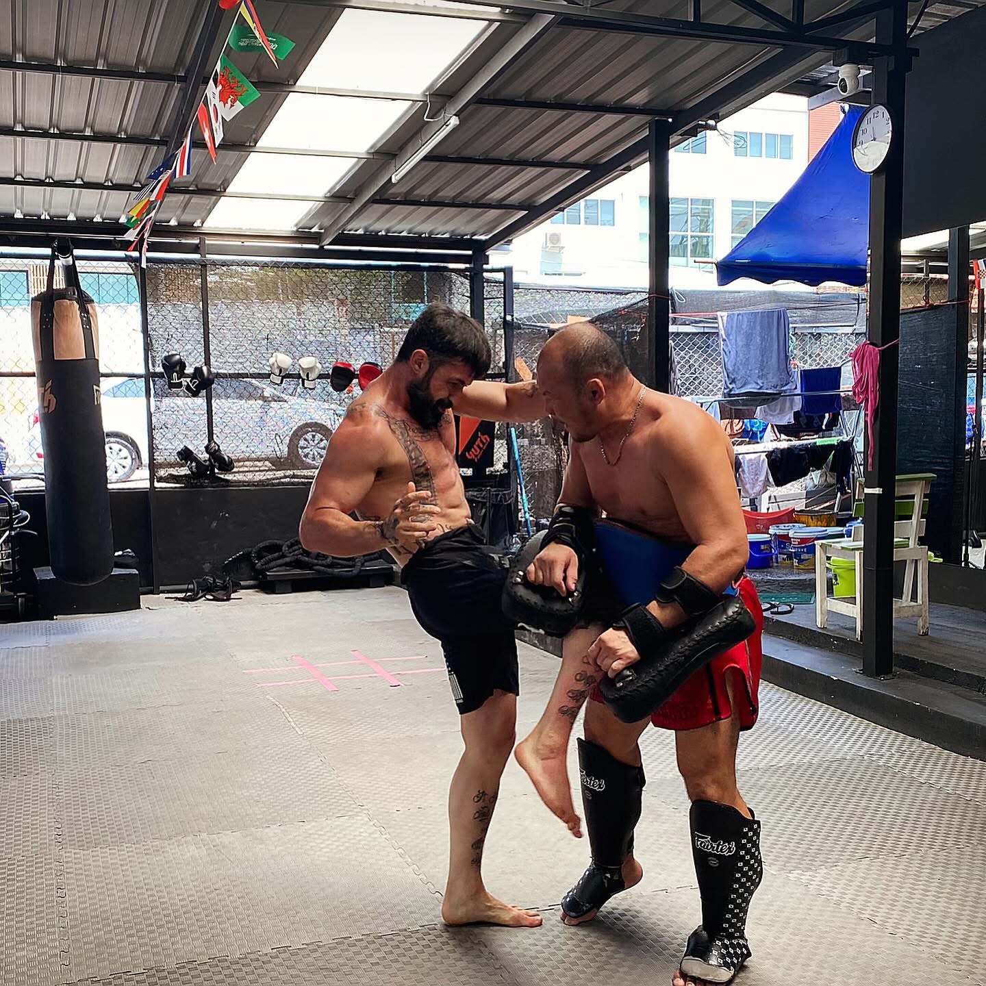 芭達雅戰勝健身房泰拳課程訓練 (Battle & Conquer Gym Muay Thai Class Training in Pattaya)