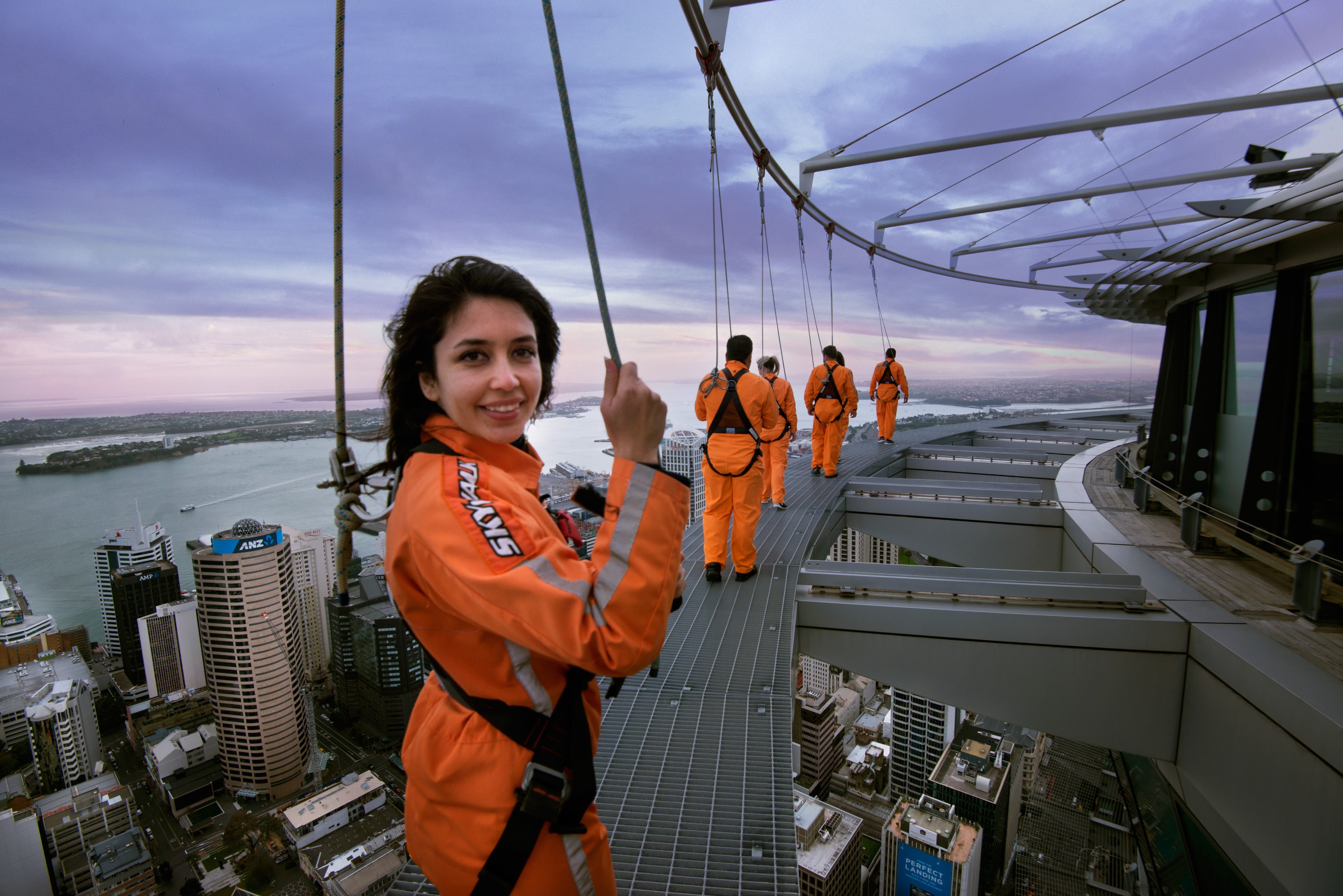 SkyWalk am Rande des Turms