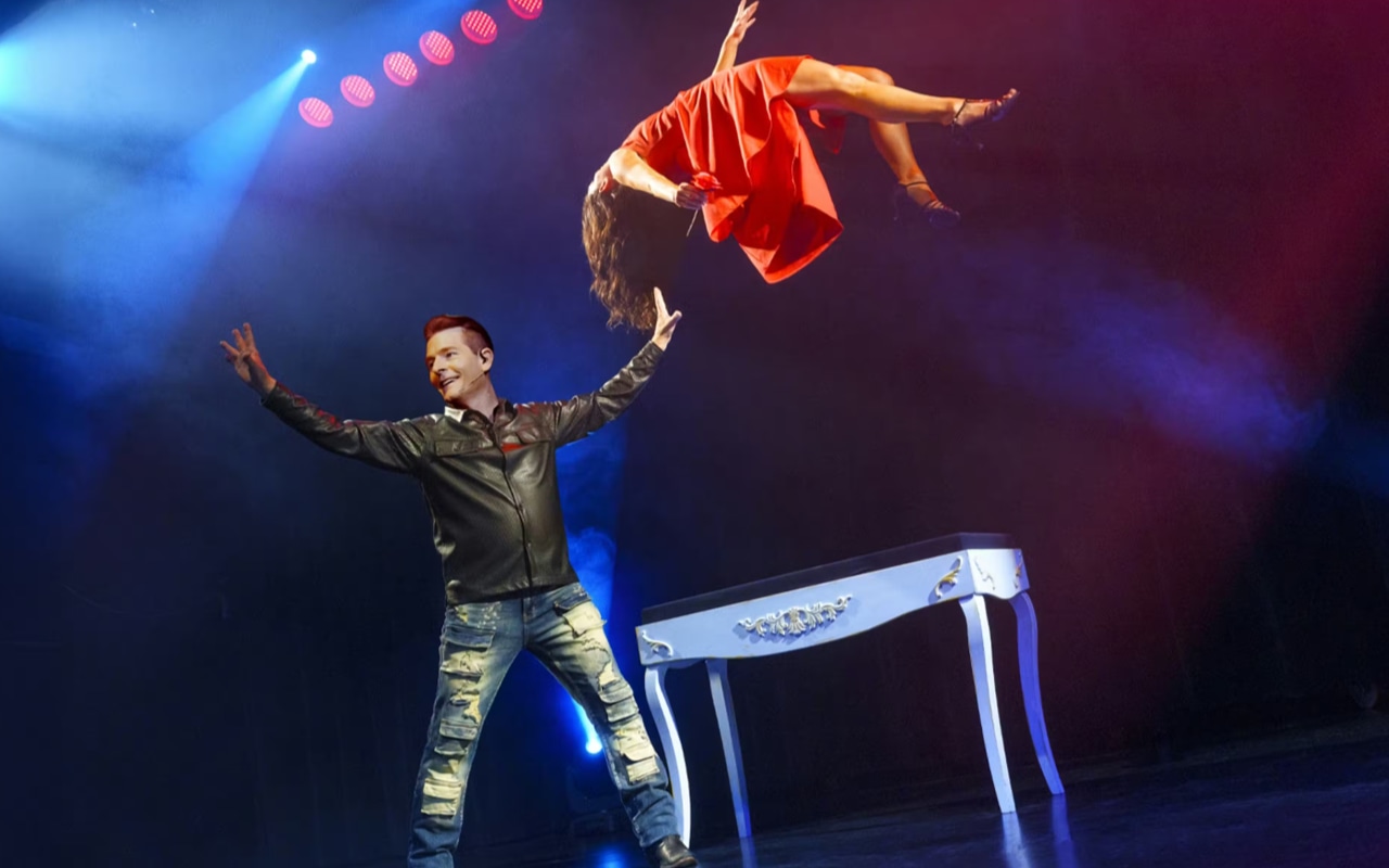 親眼見證令人屏息的懸浮魔術，這項挑戰地心引力的幻象將徹底擄獲您的心神。