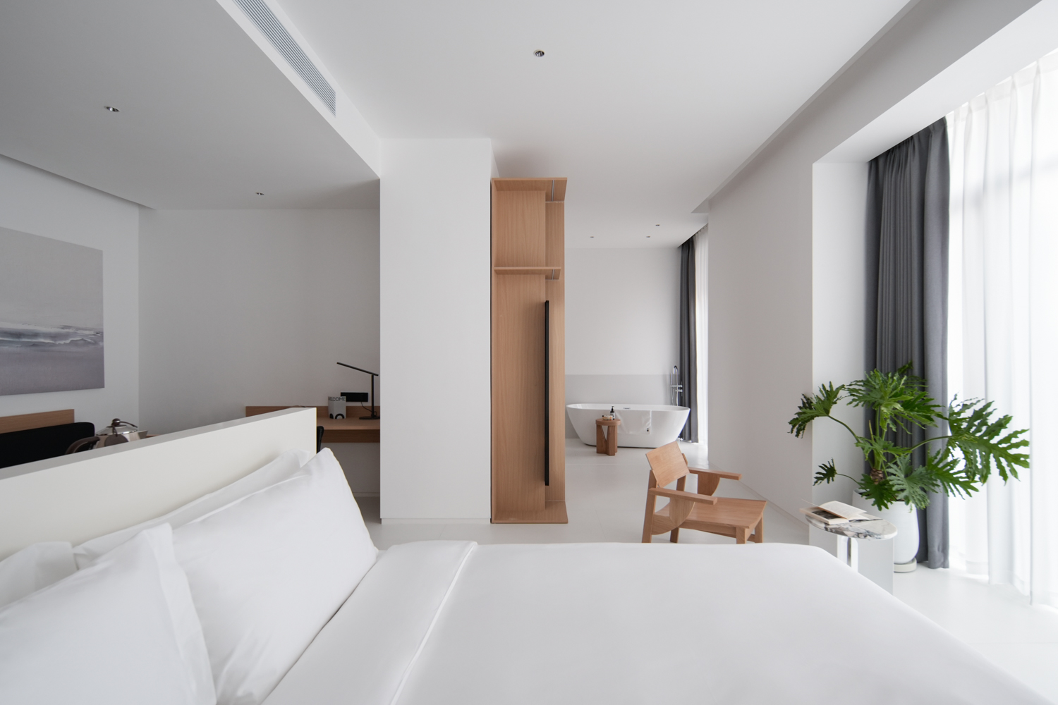 Bathtub King Room
