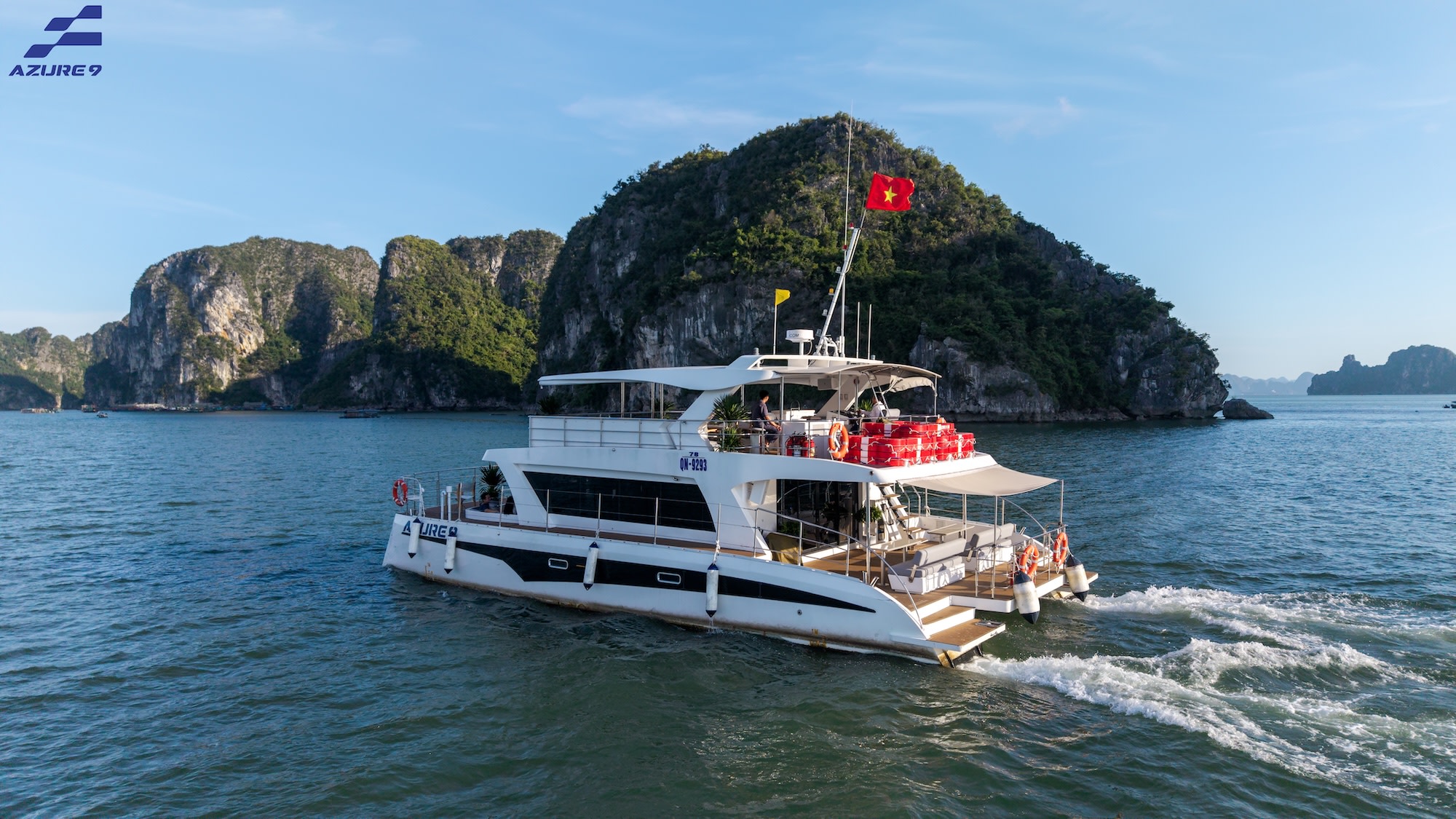 Azure 9 Luxury Ha Long Yacht Tour