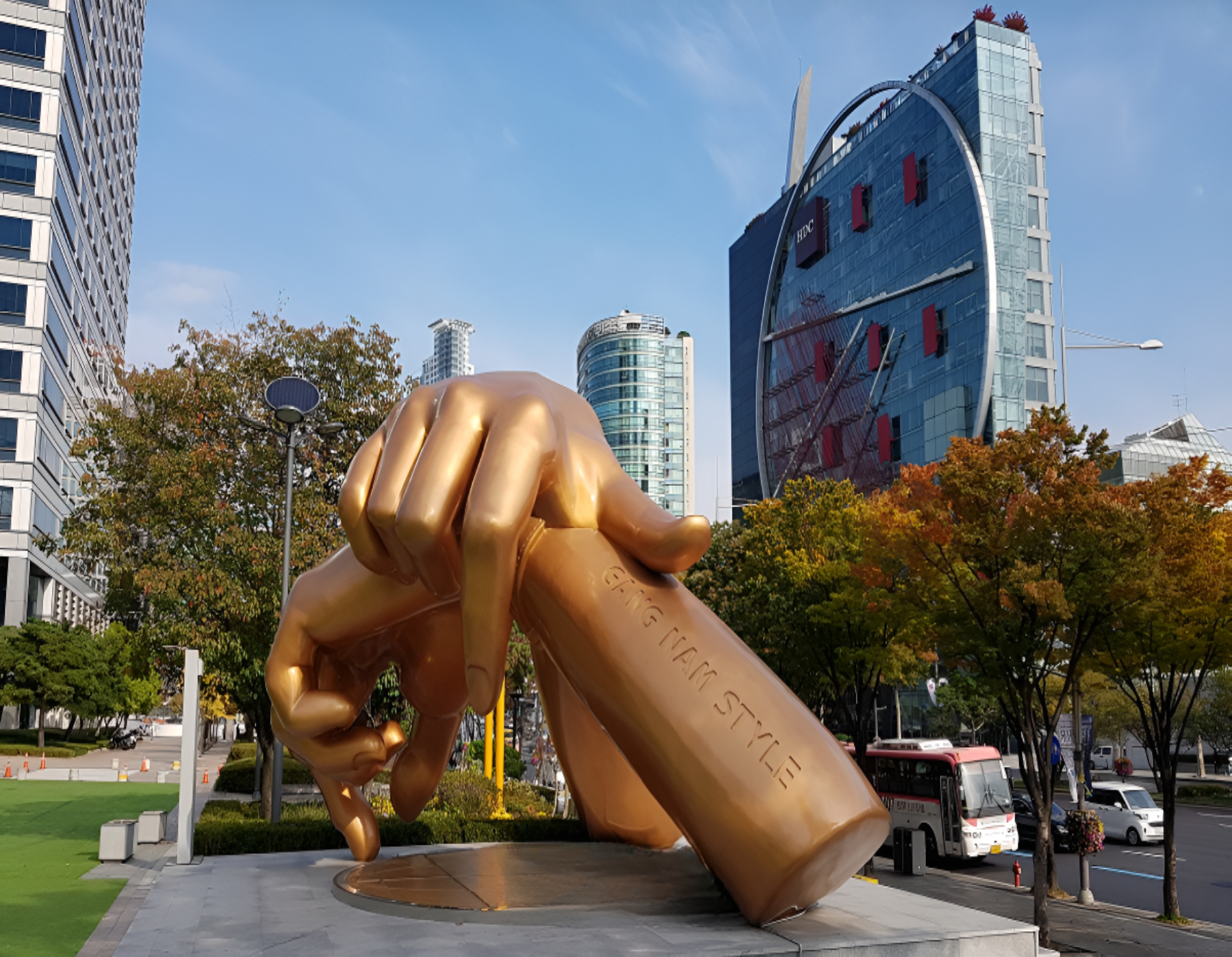 風靡全球的 K-Pop 聖地!在「江南 Style」雕像前,拍下充滿活力的紀念照吧。 風靡全球的 K-Pop 聖地!在「江南 Style」雕像前,拍下充滿活力的紀念照吧。