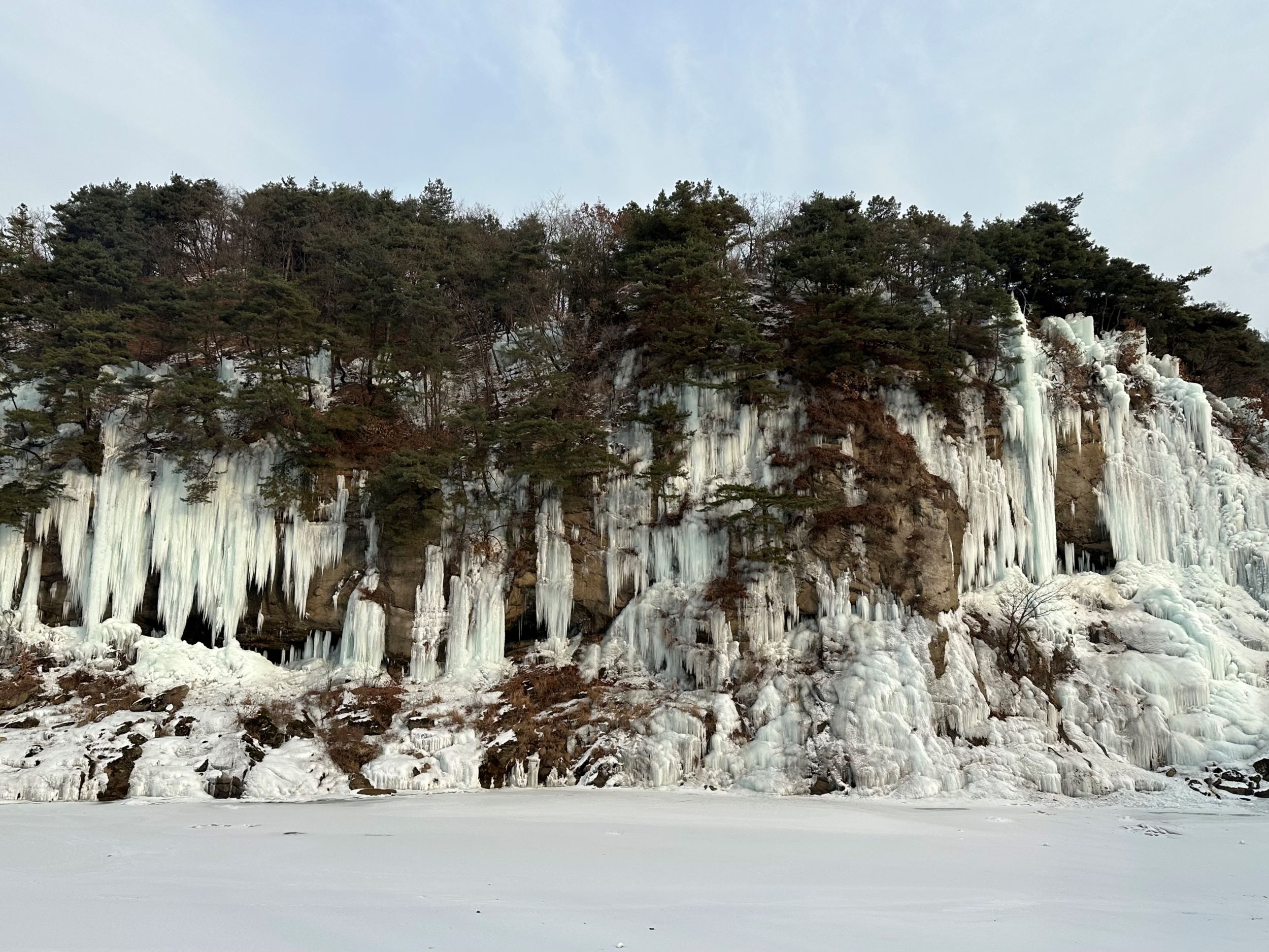 承日公園:每年冰雪節期間,承日公園附近都會自然形成壯觀的冰壁。 承日公園:每年冰雪節期間,承日公園附近都會自然形成壯觀的冰壁。