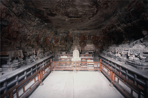 寶頂山摩崖造像包括以壽寺為中心的大佛灣、小佛灣造像，是一座造像近萬尊的大型佛教密宗道場