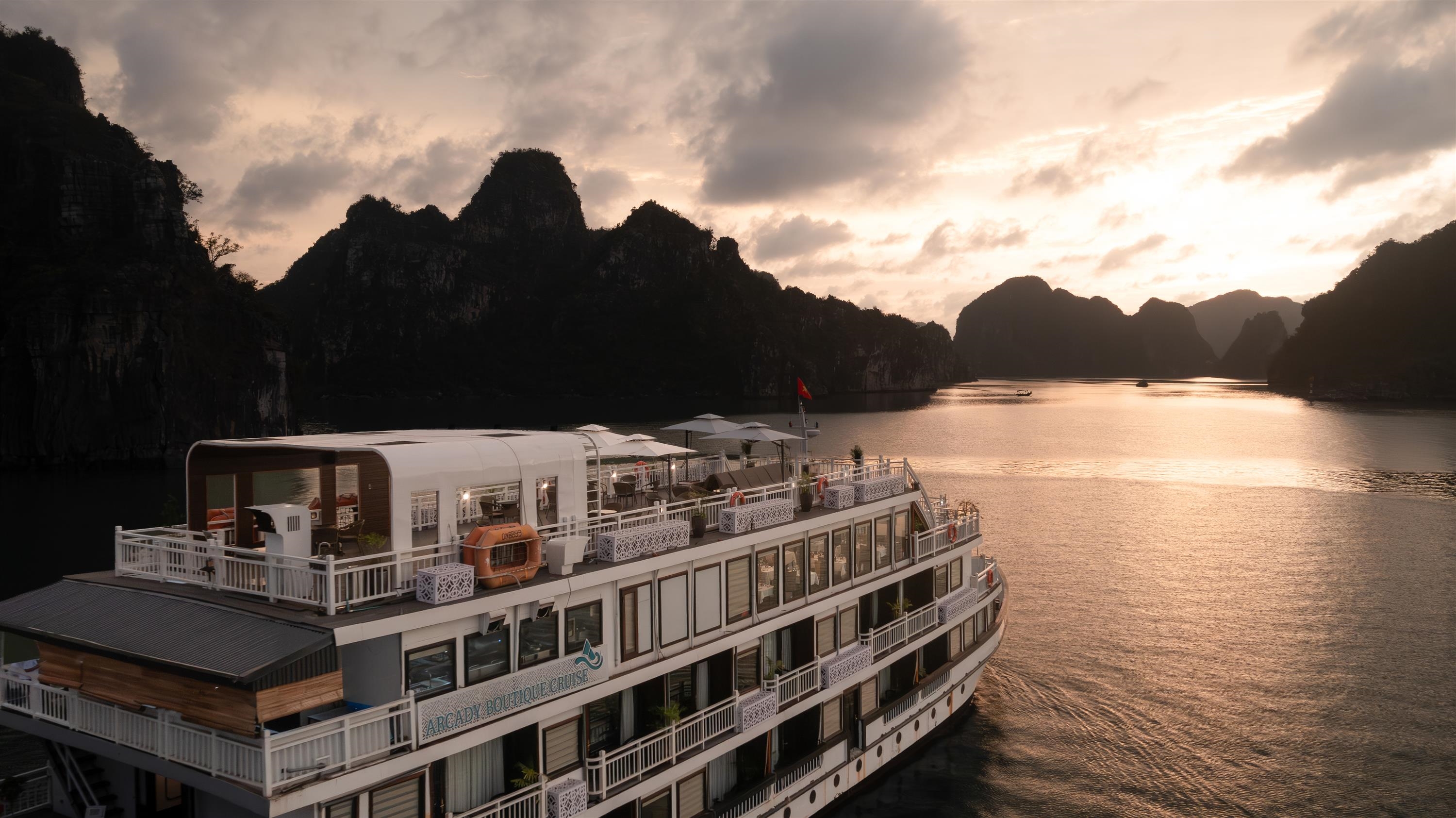 【路線2】下龍灣2天1夜遊輪之旅（五星級Arcady Boutique Cruise）