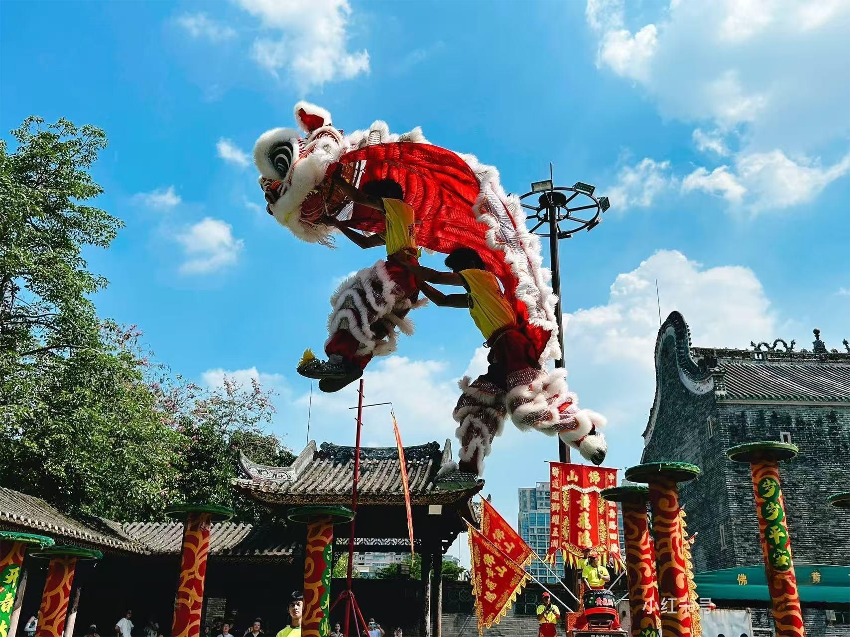 黃飛鴻醒獅踩樁表演