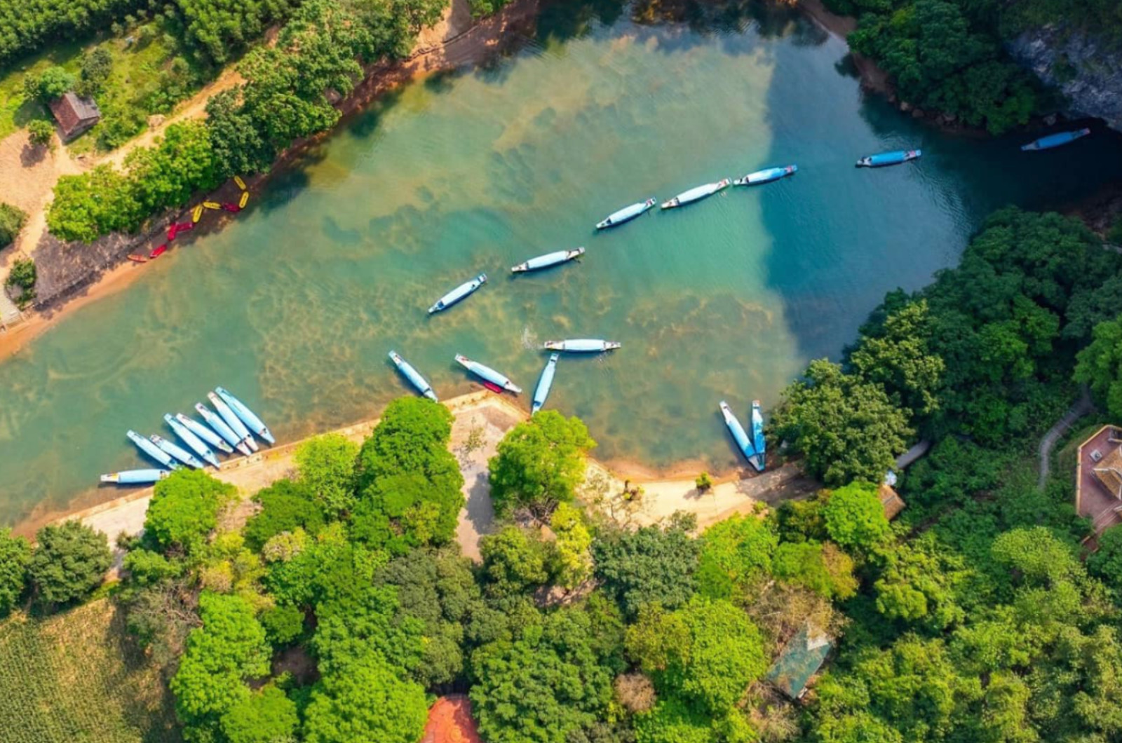 From Hue to History and Nature: DMZ & Phong Nha Cave Tour