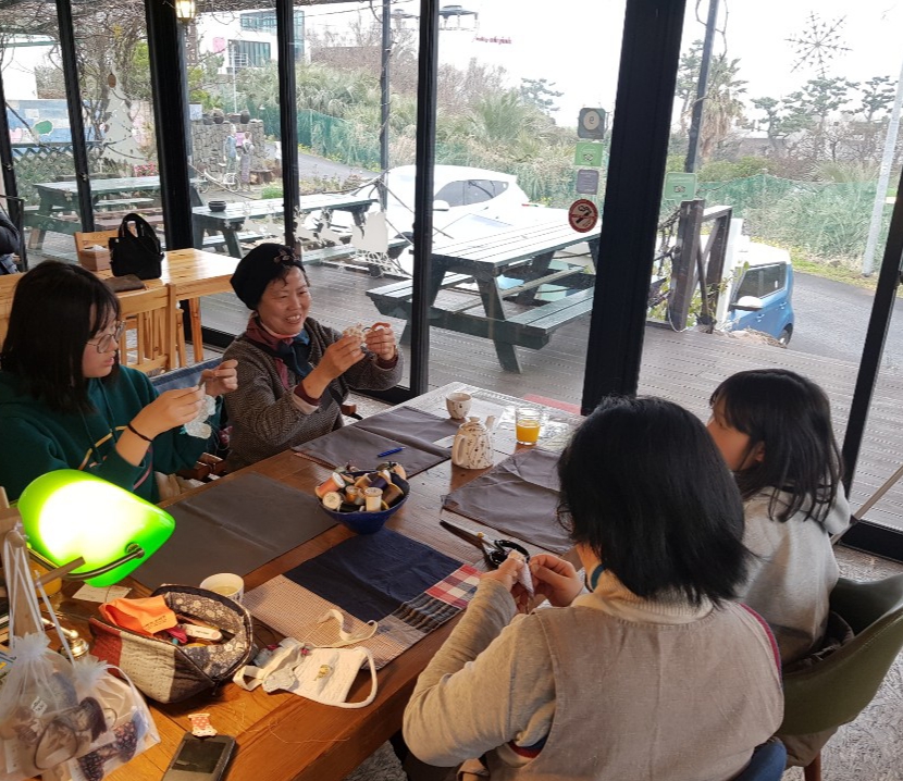 Jeju Pony Doll Making Class at a Cafe