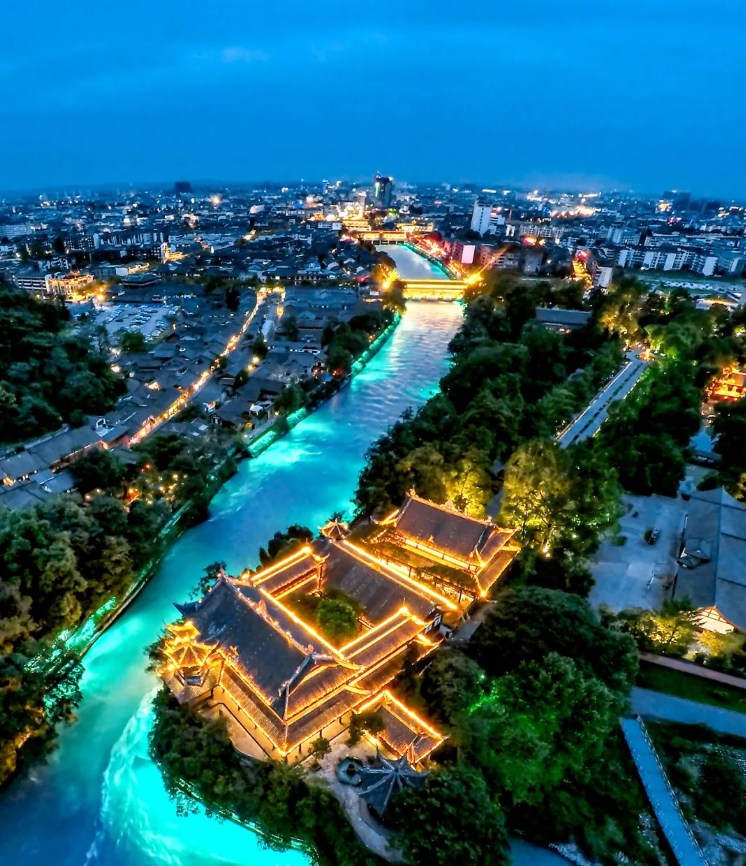 Jiuzhaigou + Huanglong + Siguniang Mountain + Emei Mountain + Leshan Giant Buddha + Dujiangyan/Panda Paradise + Night Tour of Nanqiao Pure Play 5 Days Tour