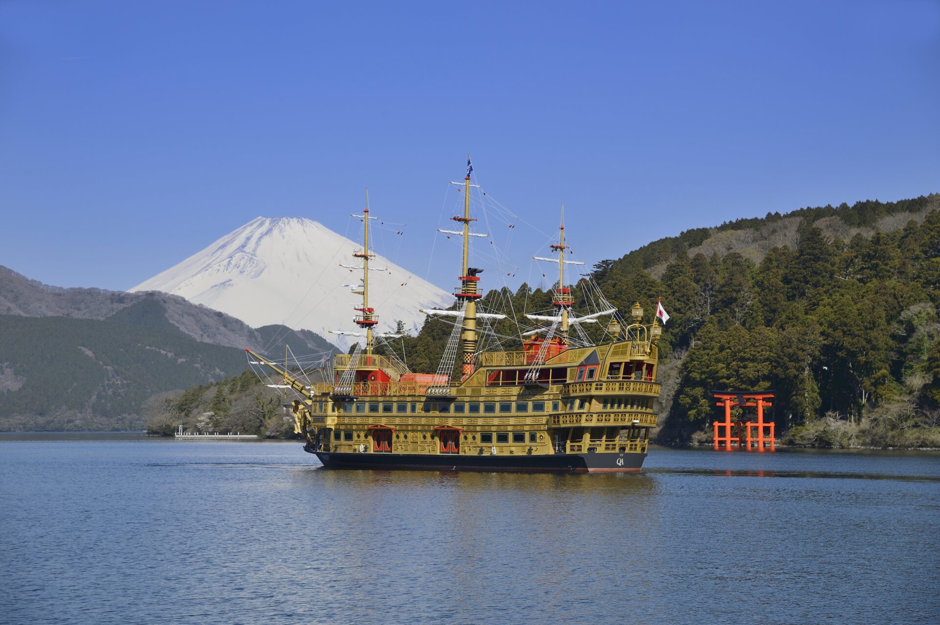 Snow Experience, Hakone Pirate Ship & Gotemba Outlets with BBQ Lunch