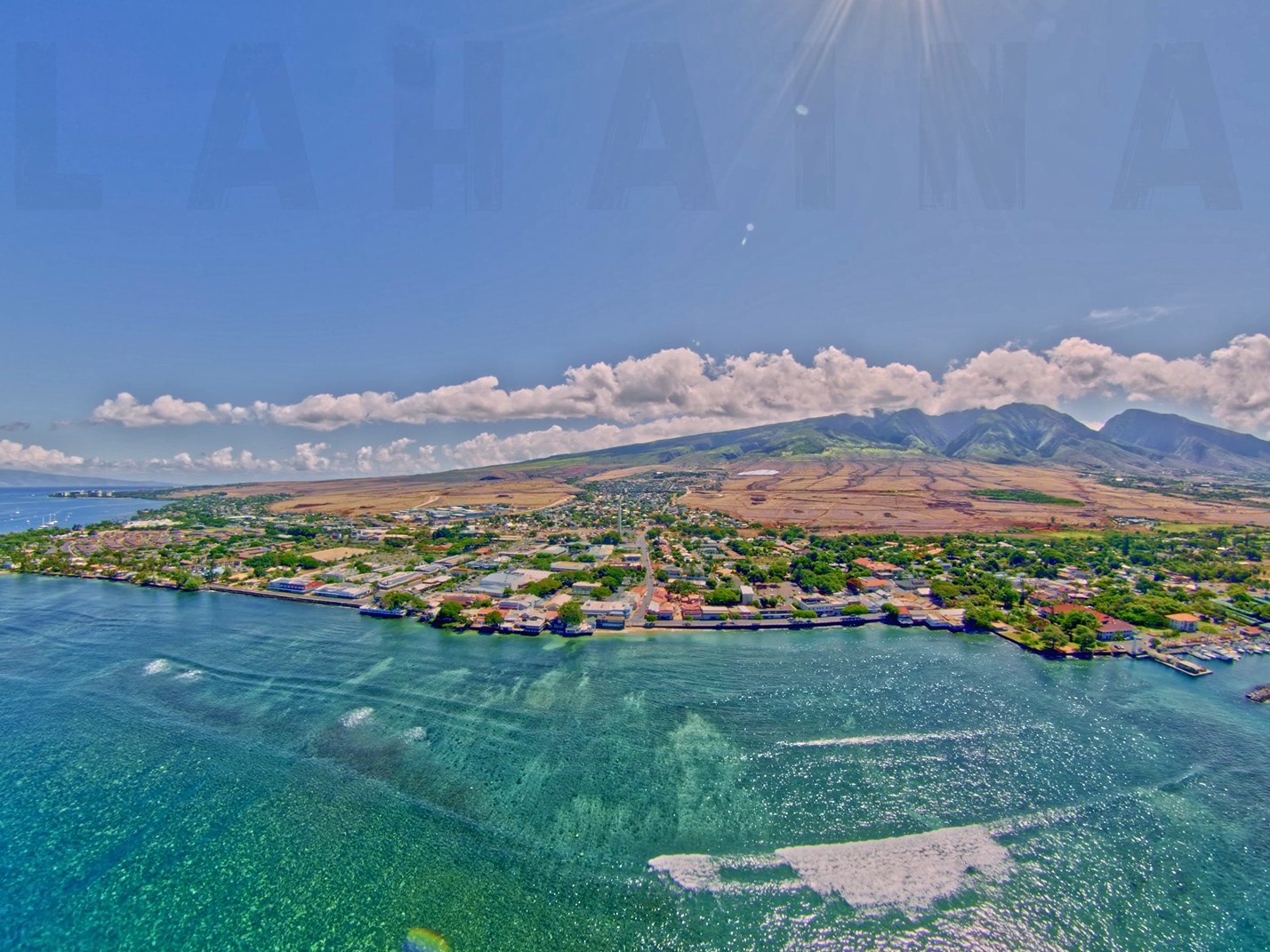 體驗拉海納的海岸魅力和韌性,在令人歎為觀止的航拍攝影中捕捉小鎮的精神 體驗拉海納的海岸魅力和韌性,在令人歎為觀止的航拍攝影中捕捉小鎮的精神