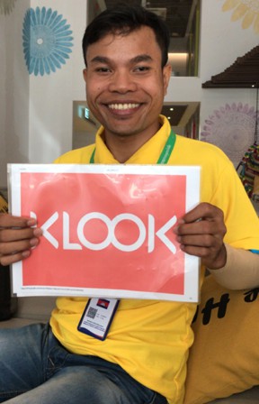 Look for the guide holding a Klook sign