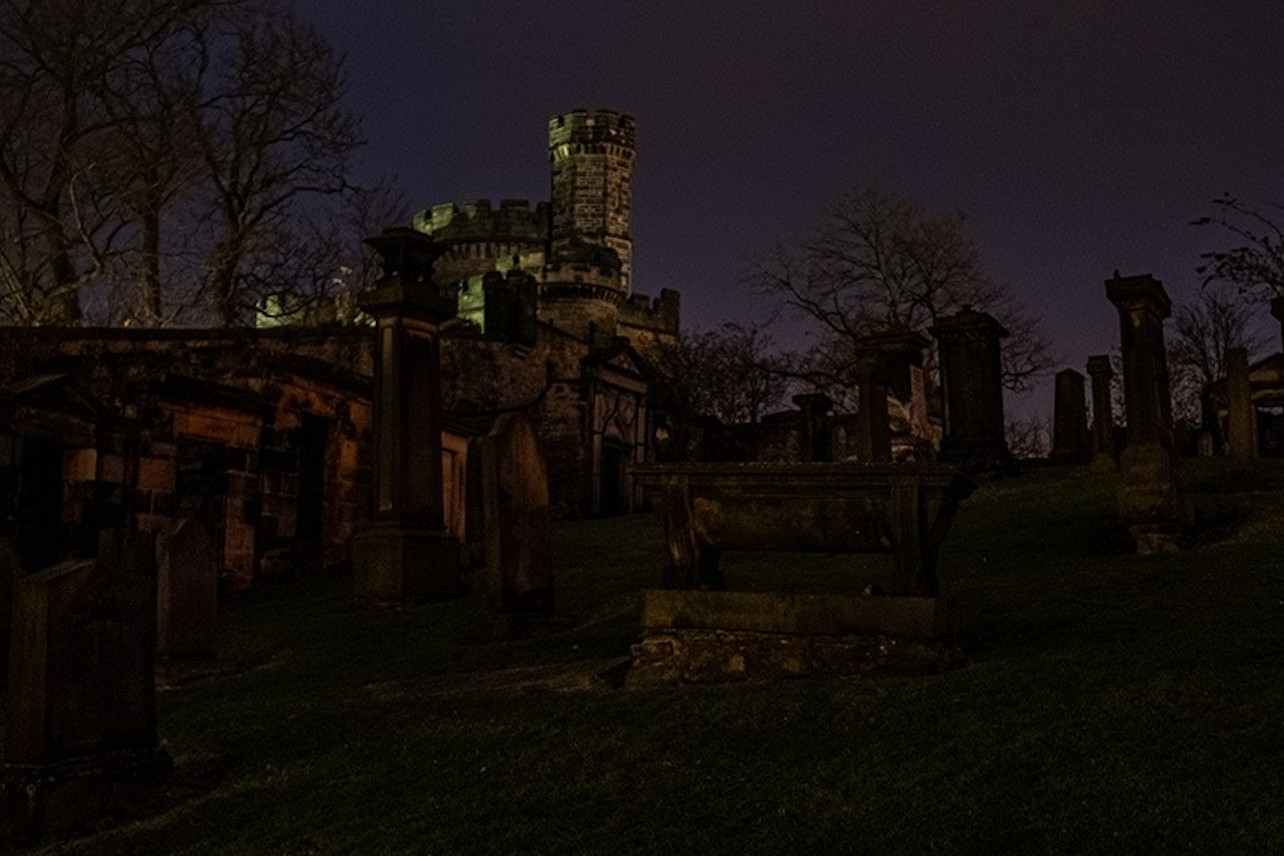 Edinburgh Dark Secrets of the Old Town Ghost Walking Tour