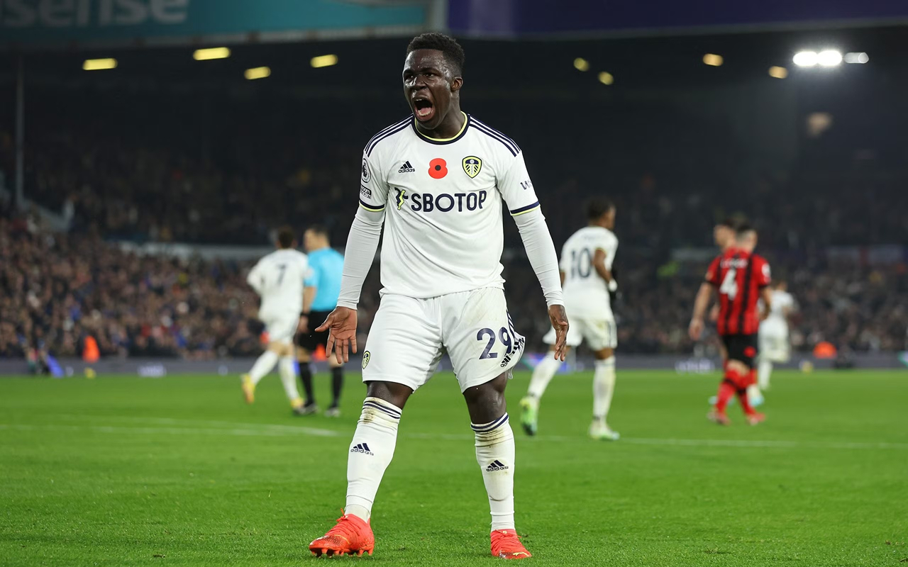 觀看利茲隊速度型邊鋒以爆發性的制勝時刻點燃球場