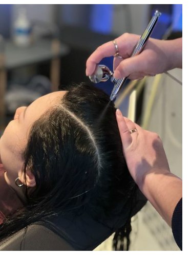 Spray the effective tonic on the scalp through the air gun