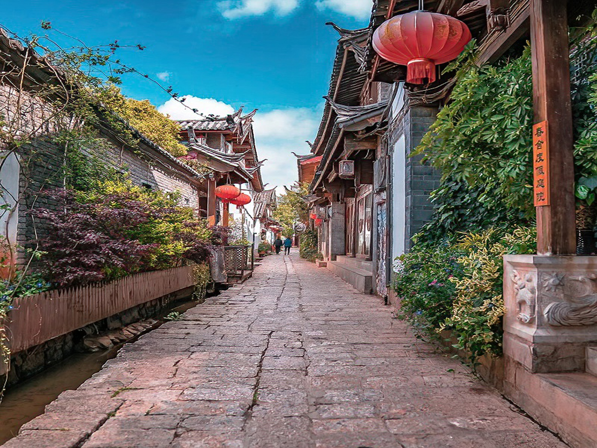 D1 Arrive in Lijiang - Lijiang Ancient Town - Night Tour of Lijiang (about 30KM/40 minutes)
🔸Experience: Enter Lijiang
🔸Today's reference hotel: Hyatt Regency Lijiang/Lux Hotel Lijiang/InterContinental Lijiang Homestay
Lijiang Ancient Town was built in th