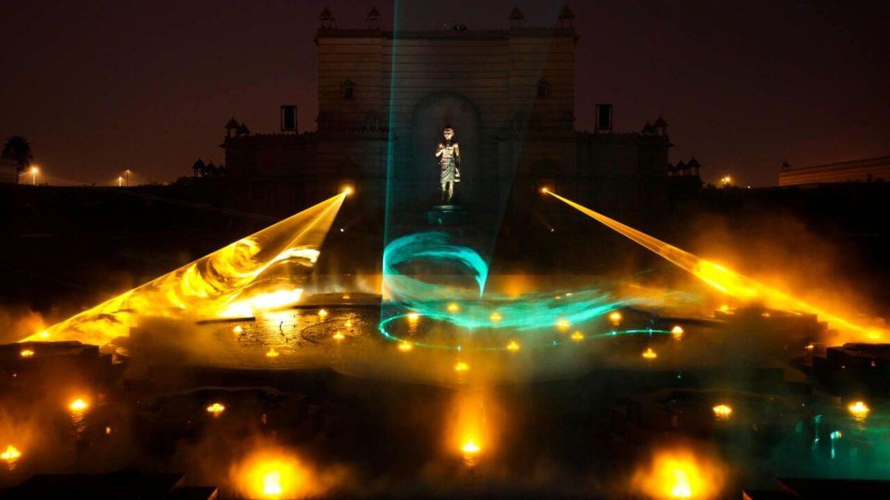 New Delhi - Akshardham Temple Tour with Water and Light Show