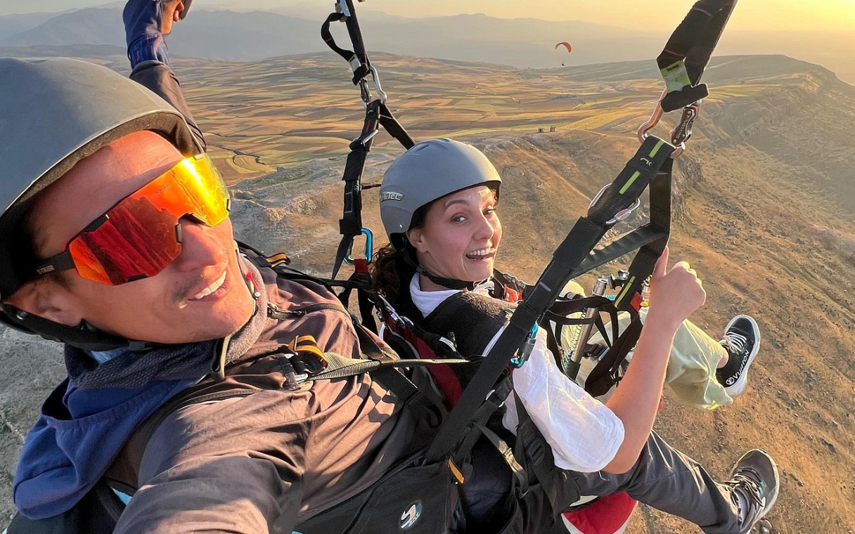 Marrakech: Sunrise Paragliding Over Agafay Desert & Atlas Mountain